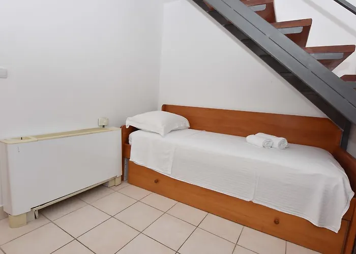 Bed & Breakfast Pansion Karoca Vodice