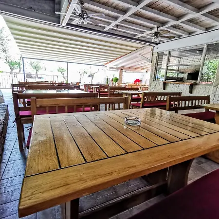 فندق مبيت وإفطار Pansion Karoca فوديس