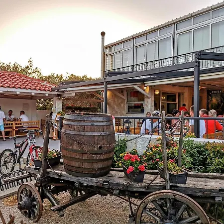 Pansion Karoca Alojamento de Acomodação e Pequeno-almoço Vodice