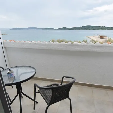 فندق مبيت وإفطار Pansion Karoca 4*