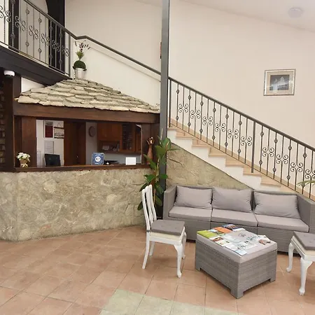 فندق مبيت وإفطار Pansion Karoca