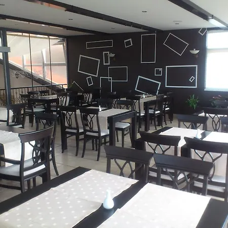 فندق مبيت وإفطار Pansion Karoca 4*