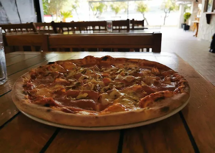 فندق مبيت وإفطار Pansion Karoca 3*