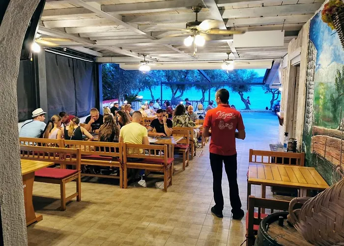 فندق مبيت وإفطار Pansion Karoca 3*