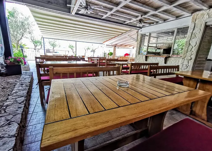 فندق مبيت وإفطار Pansion Karoca فوديس