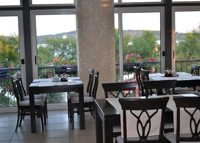 فندق مبيت وإفطار Pansion Karoca