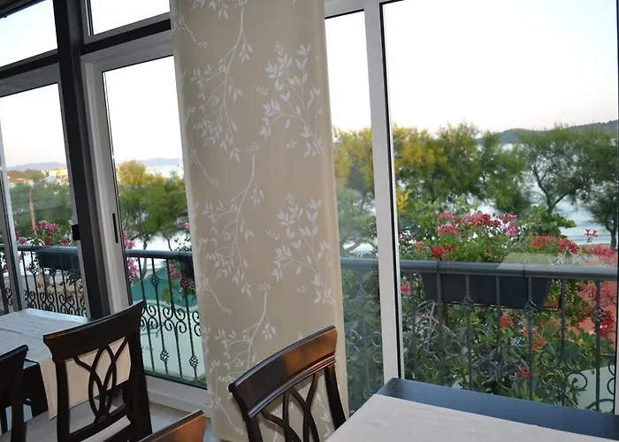 فندق مبيت وإفطار Pansion Karoca 3*