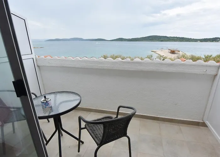 فندق مبيت وإفطار Pansion Karoca 3*