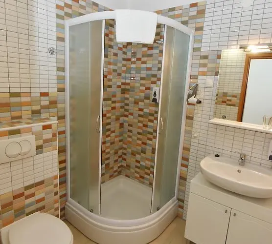 فندق مبيت وإفطار Pansion Karoca 3*